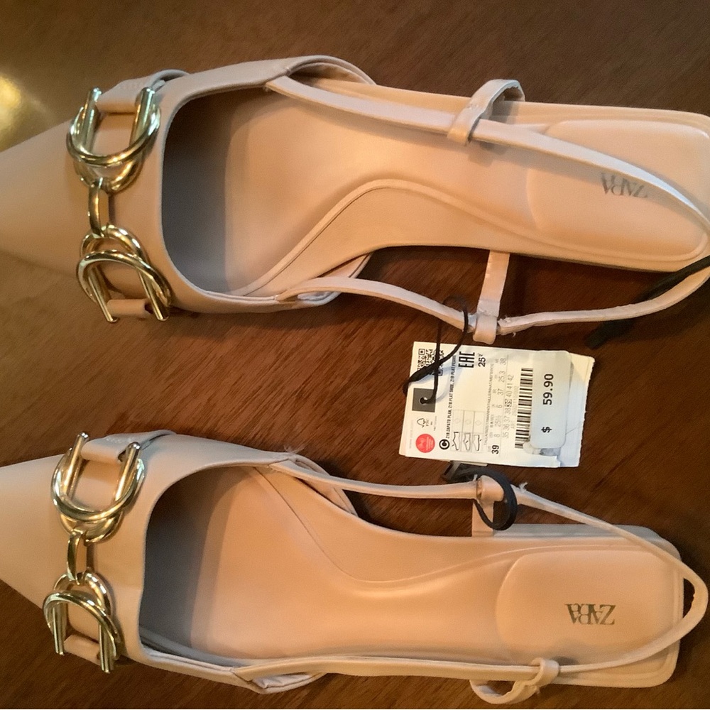Cute Zara never worn NWT tan with gold buckle